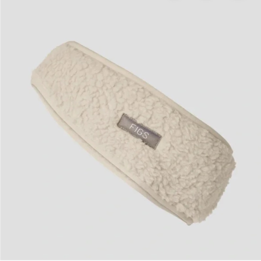 NWT Figs Ivory Sherpa Unisex Warmer - Picture 2 of 6